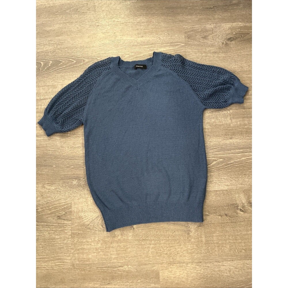 Women’s Dokotoo sweater Size Small With Crocheted Sleeves Navy